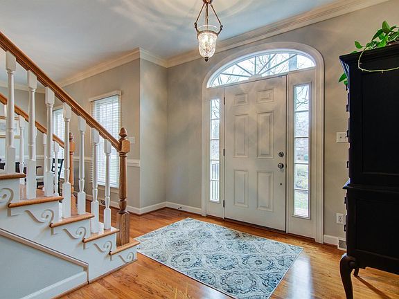 3rd image of 105 Paddington Ct