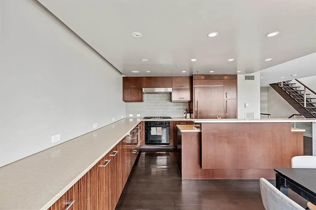 2 bed, 2.0 bath, 1549 sqft, $7,000 — Photo 2