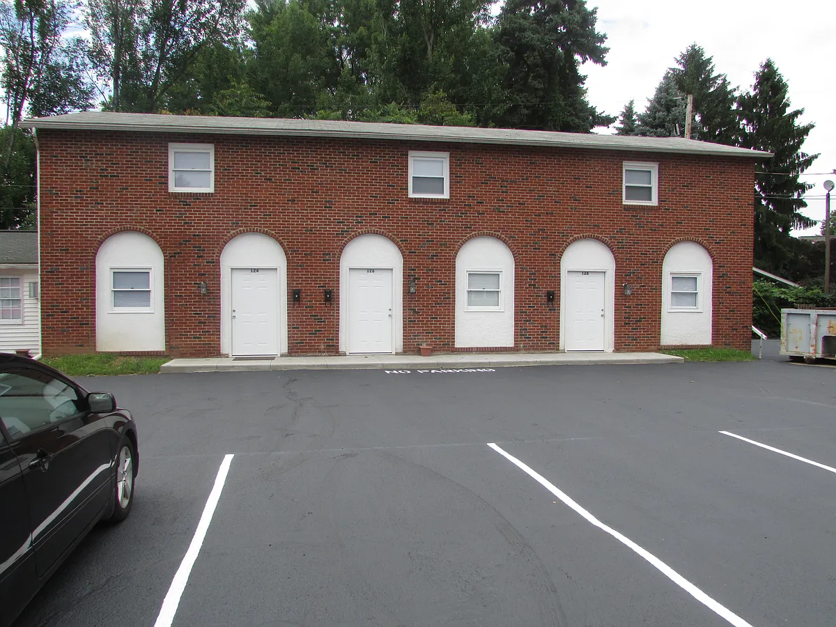 Building Photo - 132 6th Dr SE #132