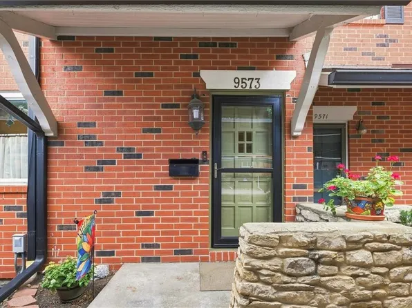 9573 Outlook Dr, Overland Park, KS 66207