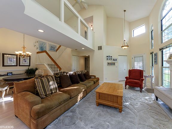 3rd image of 114 Whitman Dr