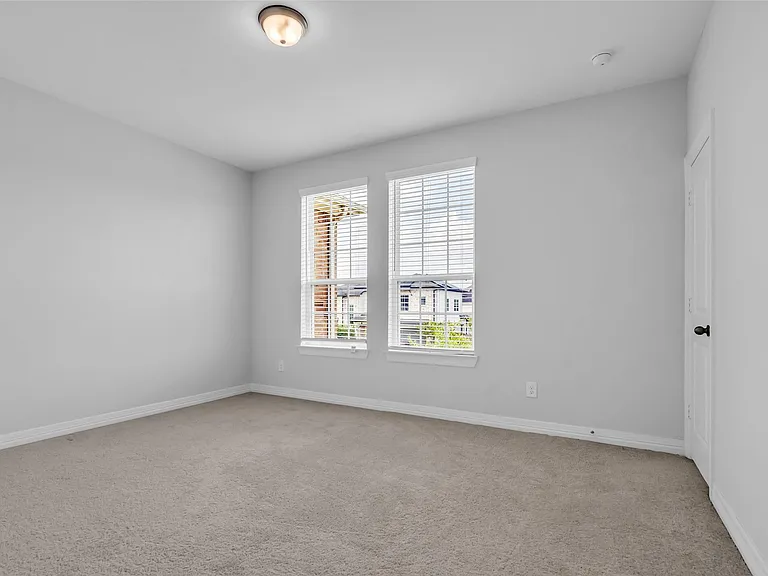 2115 Jitterbug Ln — Photo 21
