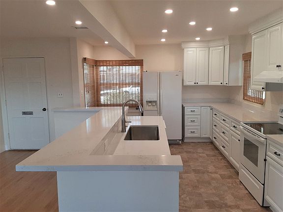3rd image of 7134 Hillsboro St