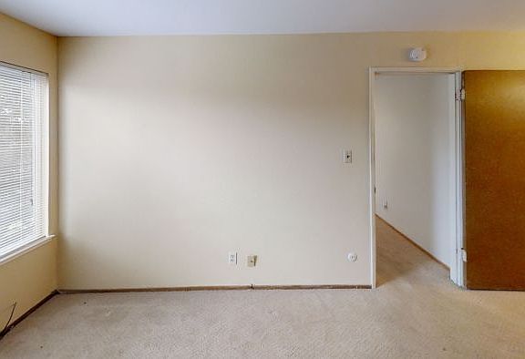 5th image of 2009 Ascot Dr APT 1