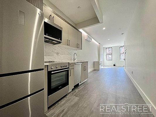 1st image of 277 Linden St Floor 2