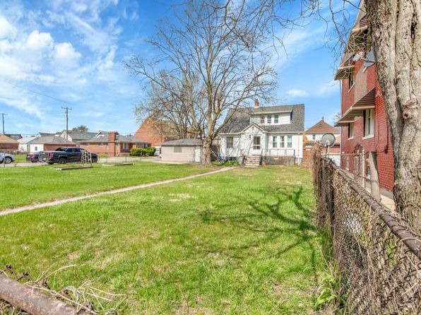 3209 Evaline St, Hamtramck, MI 48212