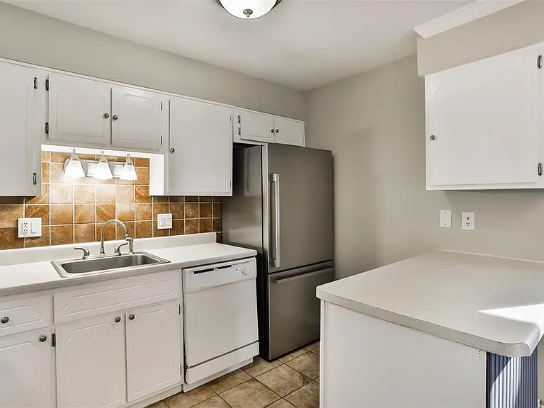 1041 N Clay Ave #C-20 — Photo 15