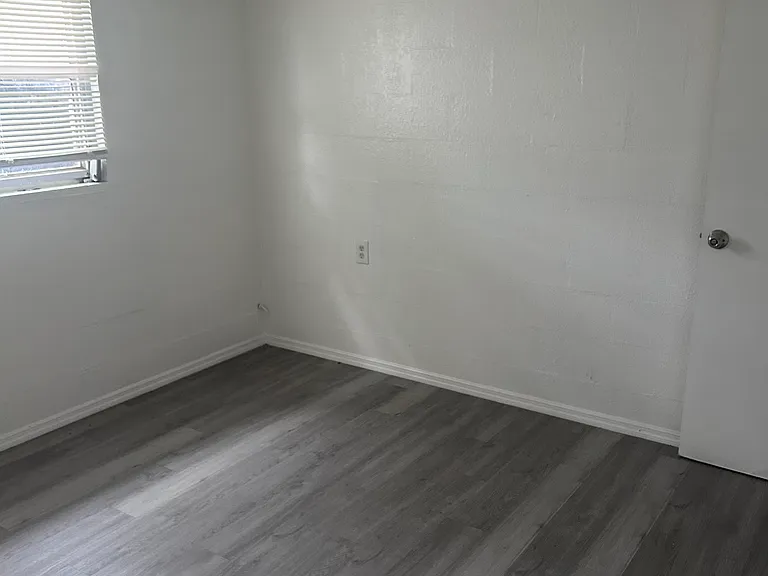 301 SW 3rd Ter #301 — Photo 5