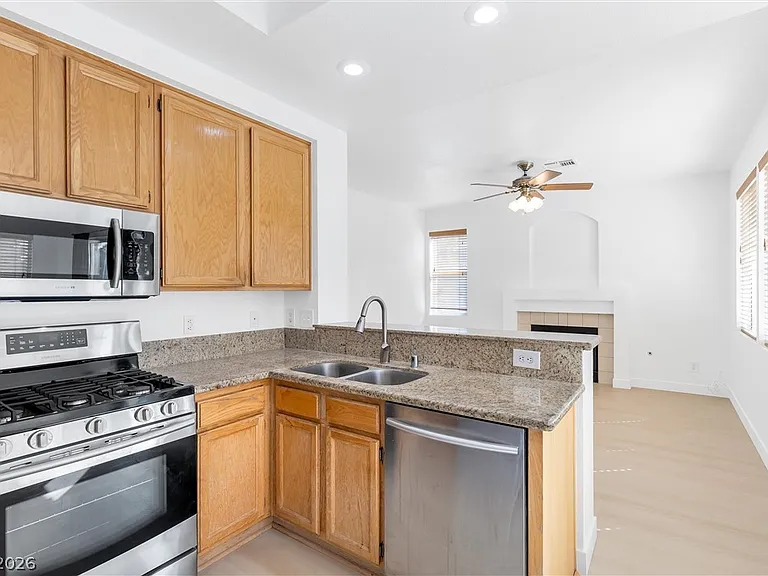 1444 Country Hollow Dr — Photo 12