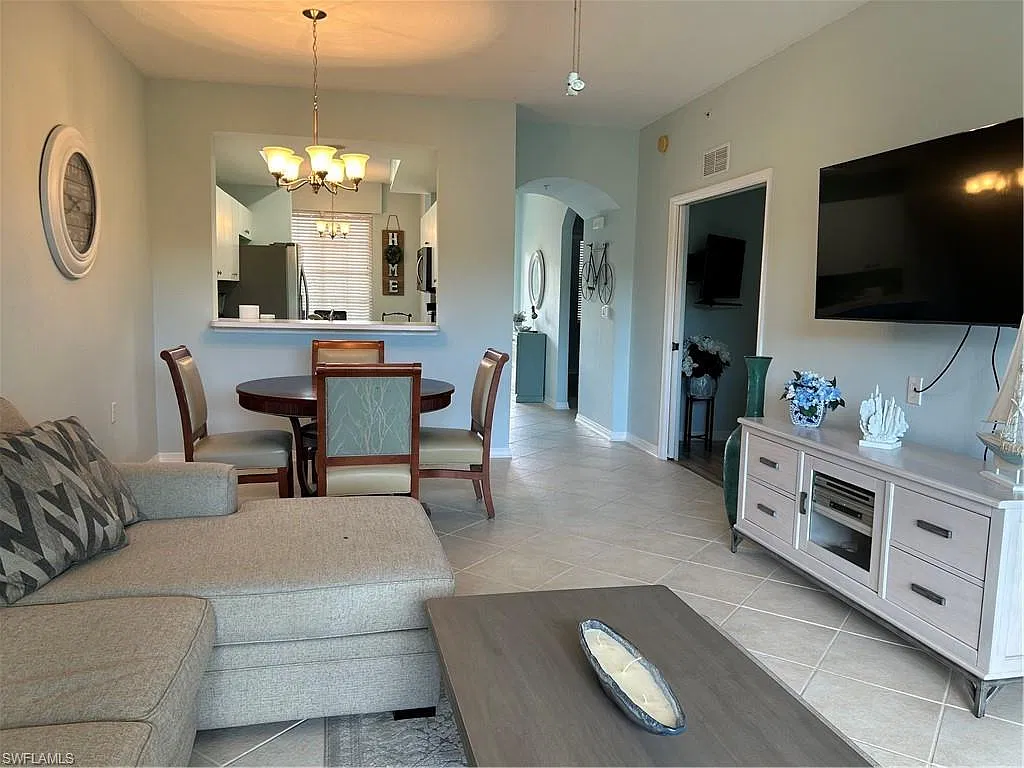 2 bed, 2.0 bath, 1252 sqft, $5,200 — Photo 2