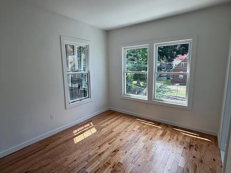 183 Woodside Ave #3F — Photo 3