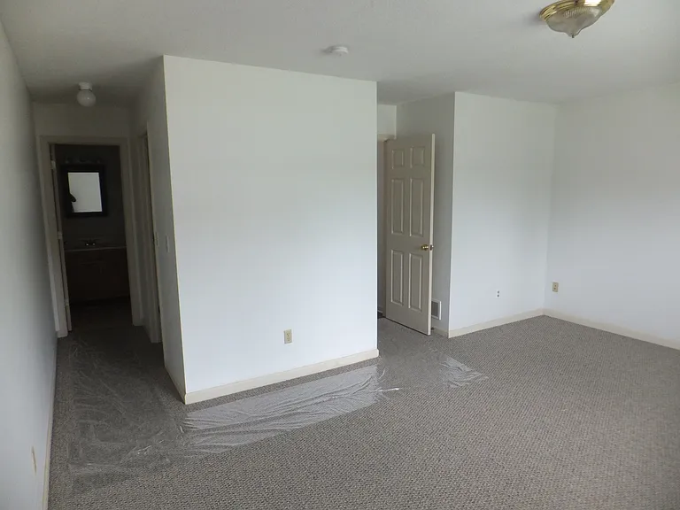 496 Pheasant Run — Photo 8