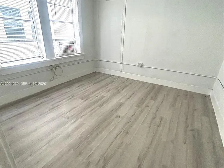 967 SW 5th St #10 — Photo 6