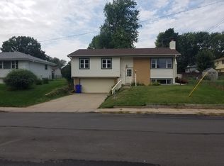 822 N Beadle St, Papillion, NE 68046