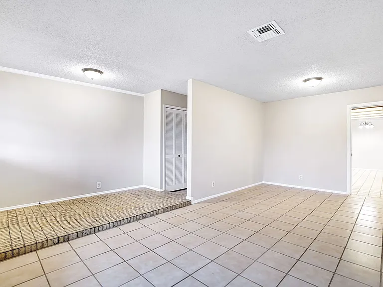 8138 Raritan St — Photo 4