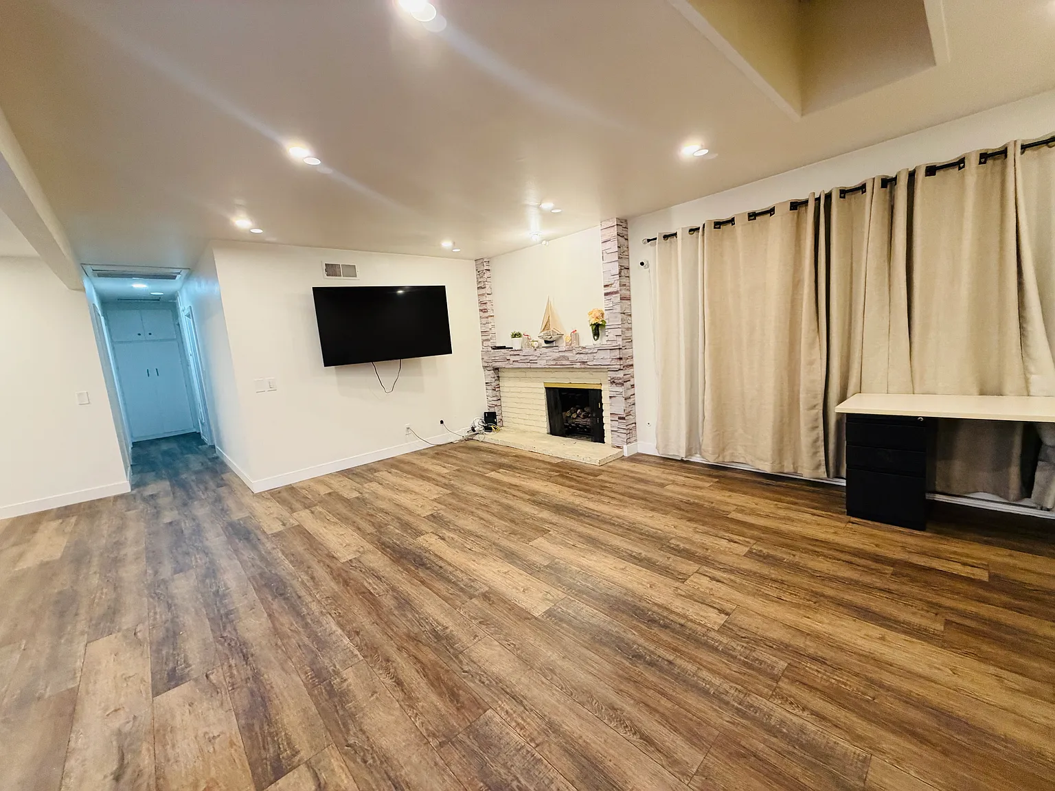 3 bed, $4,000 — Photo 2
