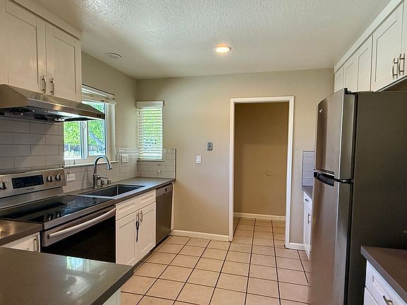 4th image of 396 Nature Dr Unit A