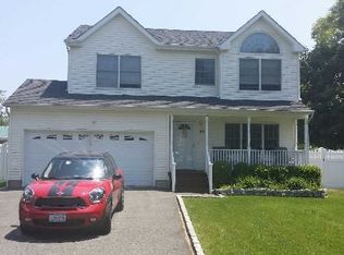 156 Miller Ave, Amityville, NY 11701