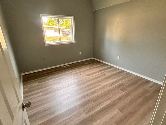 5th image of 1304 Vandenberg Cir
