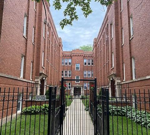 2nd image of 4947 N Whipple St APT 1W