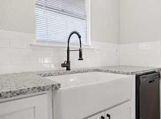 220 N Long Rifle Dr, Fort Worth, TX 76108
