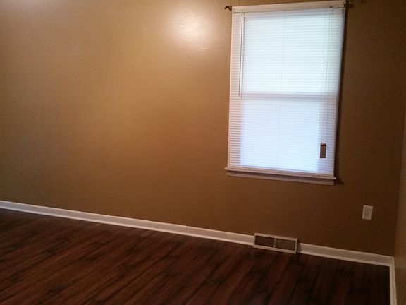 3rd image of 1003 Liberty Ln