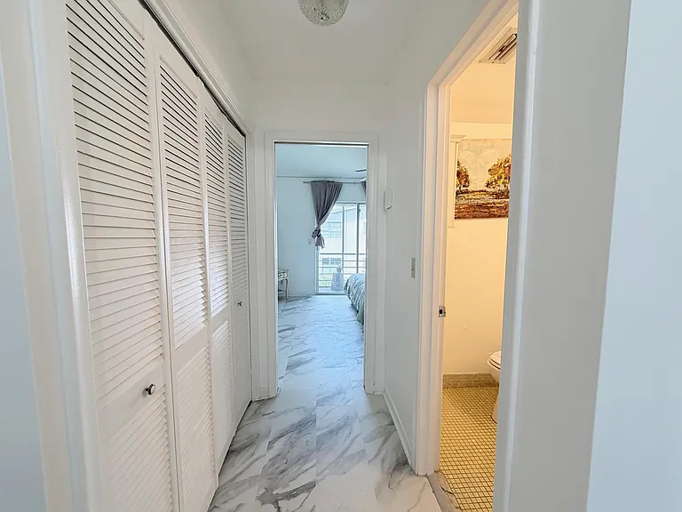 62 Easthampton C — Photo 12