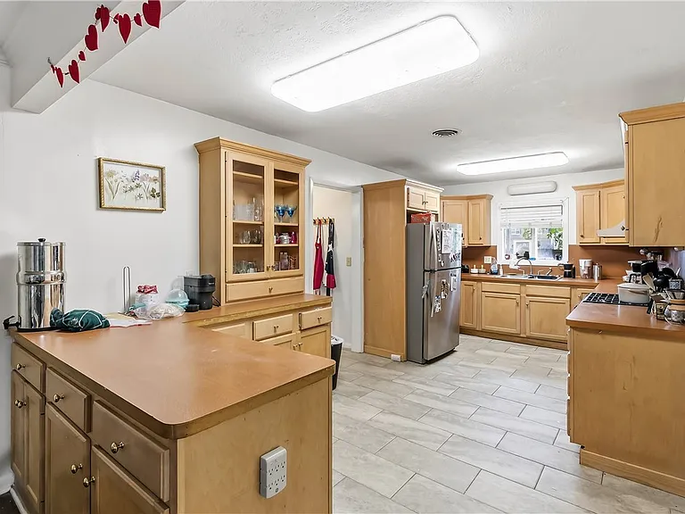 906 Gilchrist Ave — Photo 10