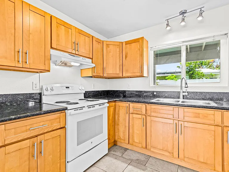 630 Wanaao Rd — Photo 34