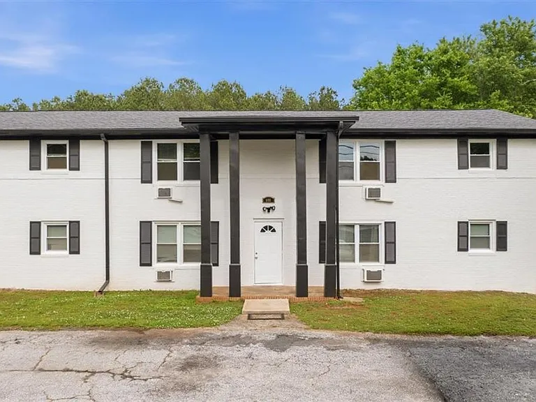 608 N College Dr #3 — Photo 4