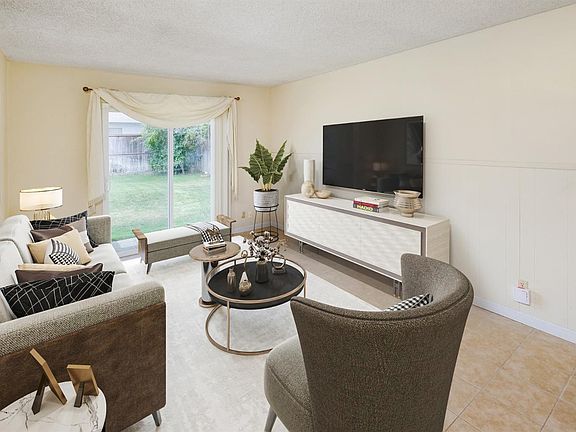 4th image of 6457 Woodhills Way