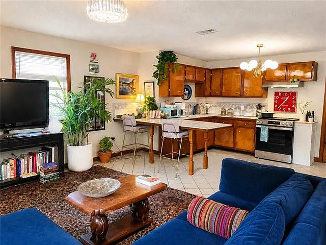 2617 Danneel St — Photo 2