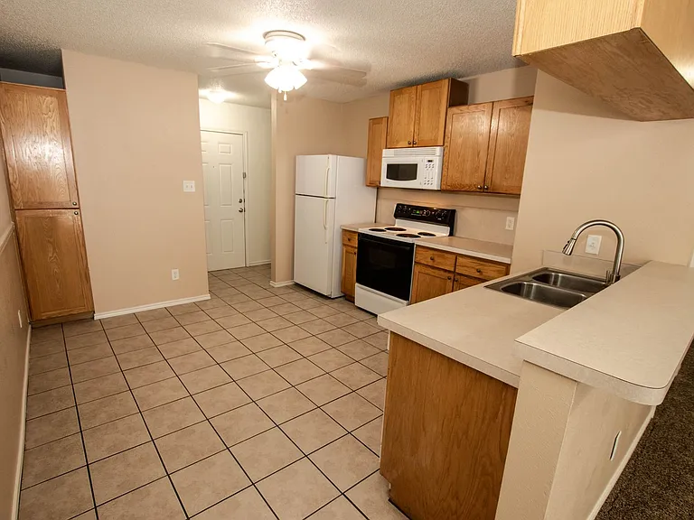 Autumn Ridge 2 BR/2 BA — Photo 36