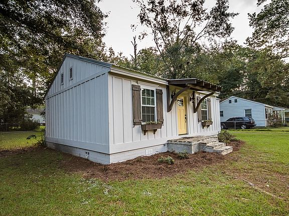 3rd image of 1611 Garland Pl