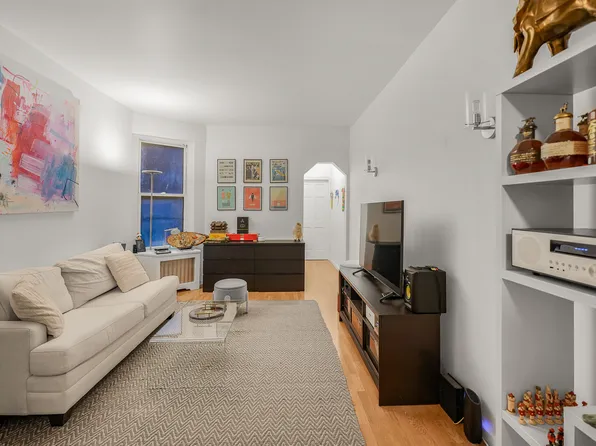 226 East 27th Street image 1 of 4