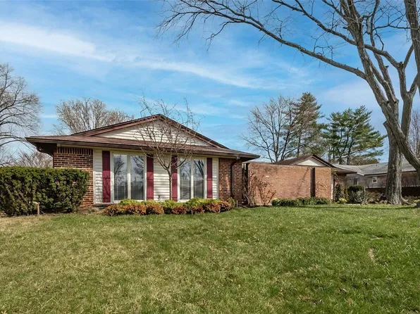 426 Iron Lantern Dr, Ballwin, MO 63011