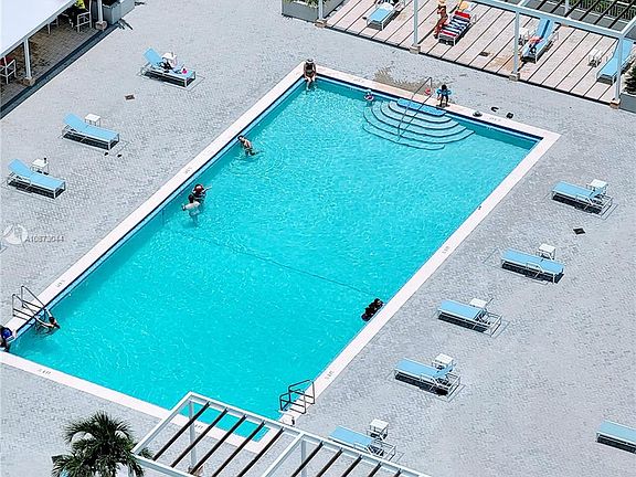 5th image of 18031 Biscayne Blvd #Penthouse 02-3