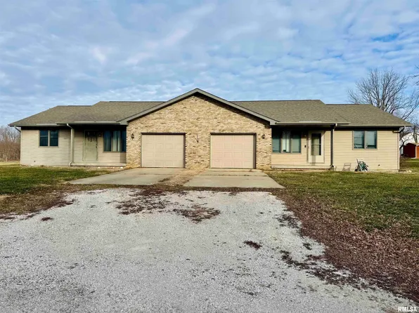 702 & 704 W Vine St, Edinburg, IL 62531