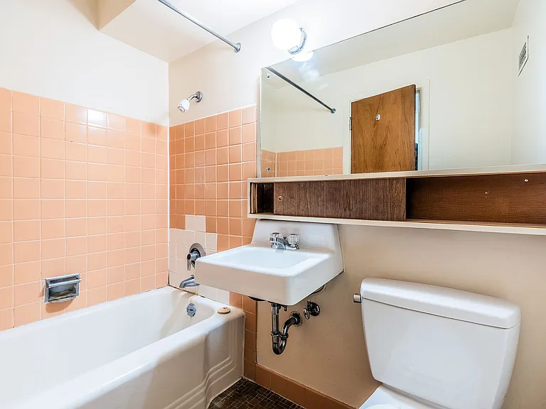 The Queensborough Apartments — Photo 32