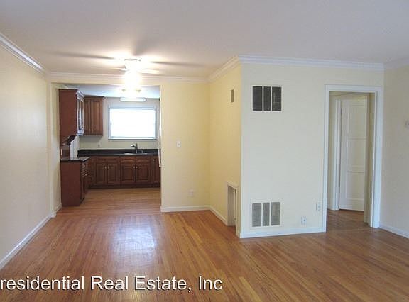 4th image of 1776 Creek Dr