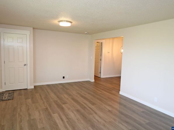 salem-oregon-449355435 picture