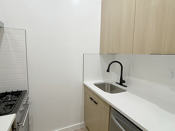 5th image of 251 W 92nd St APT 1C4