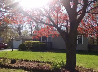 140 Greenwood Dr, Colchester, VT 05446