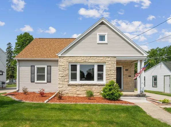 933 Higgins Ave, Neenah, WI 54956