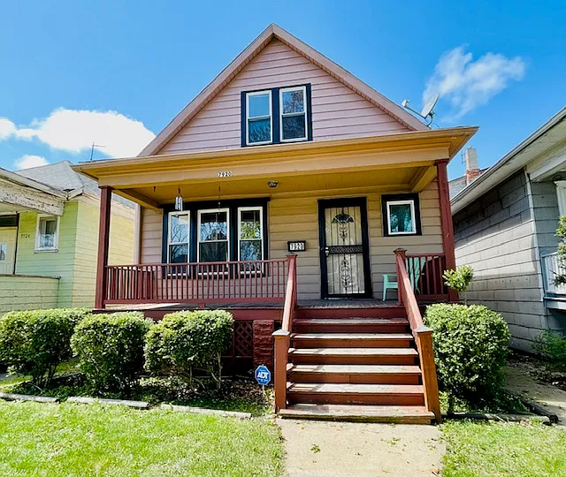 7920 S Saginaw Ave photo 1