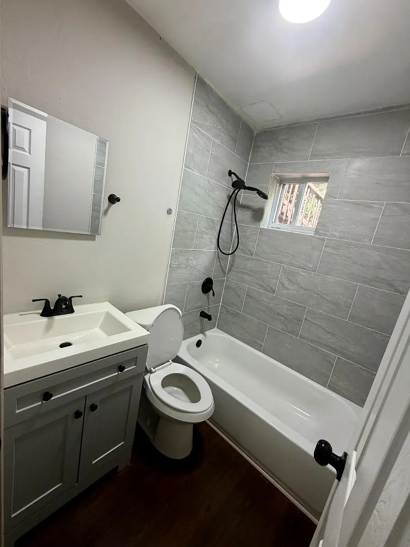530 Lindsay St NW - Unit 1 — Photo 3