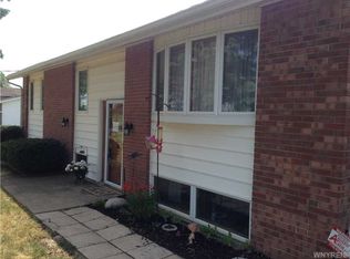 6058 Baer Rd, Sanborn, NY 14132