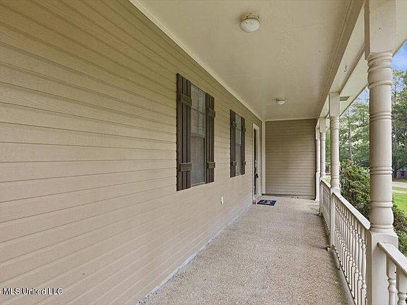 5th image of 210 Magnolia Trl