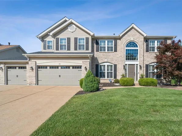 881 Kiefer Trails Dr, Ballwin, MO 63021