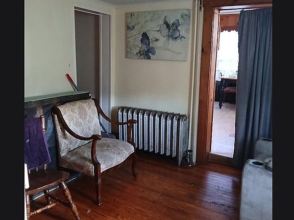 5th image of 809 W Main St